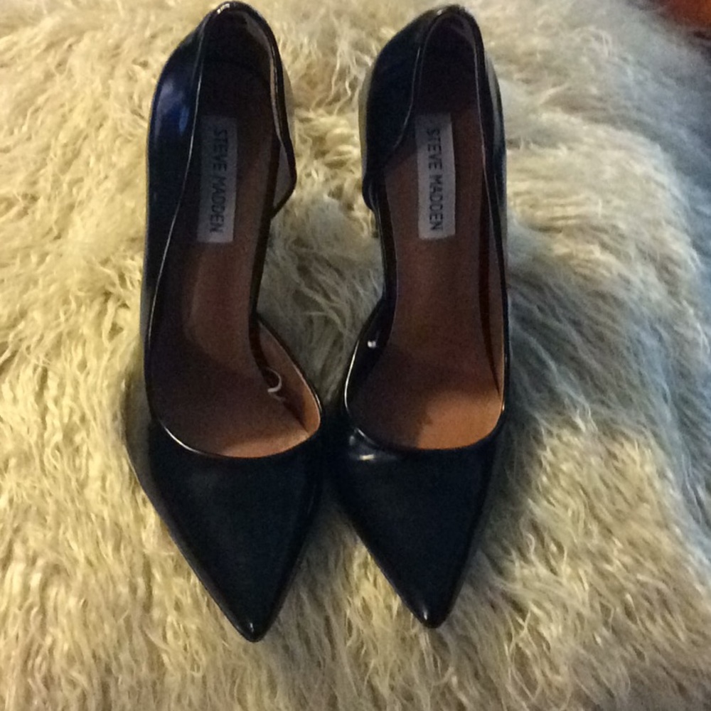 STEVE MADDEN Patent Leather Pump